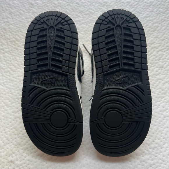 Air Jordan 1 Mid ‘Hologram’, Size 9C - Picture 9 of 10